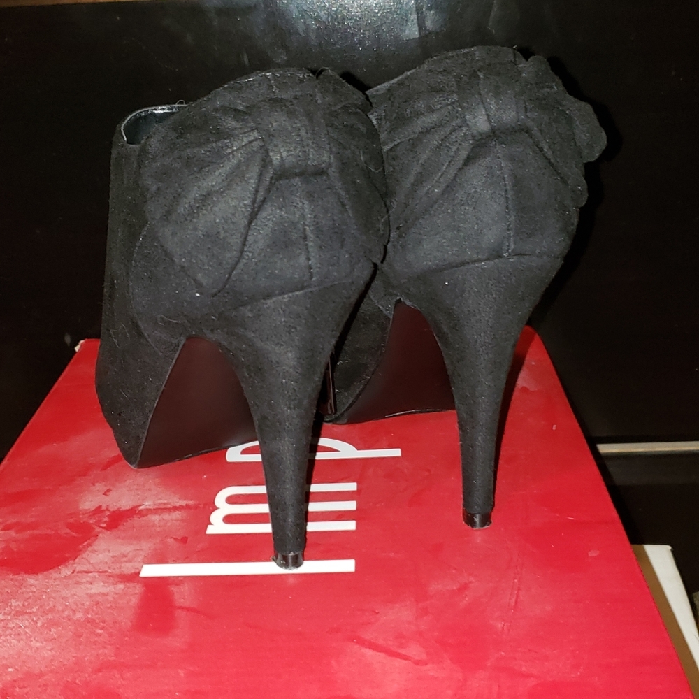 Heels - Picture 3 of 4